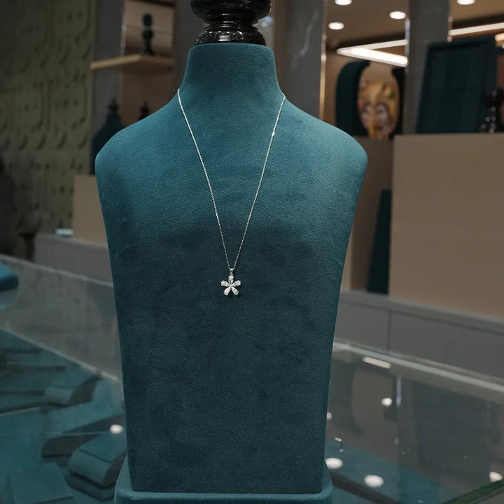 Flower Shape Pear Necklace